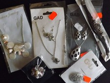 25 x Modeschmuck Konvolut Ketten Armbänder Ohrringe Ringe Restposten