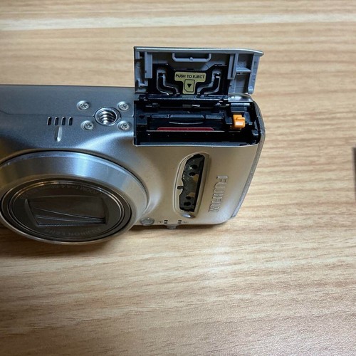 FUJIFILM FinePix F550EXR Digital Camera 16MP 15x Zoom GPS – Excellent w/ Battery - Picture 12 of 12