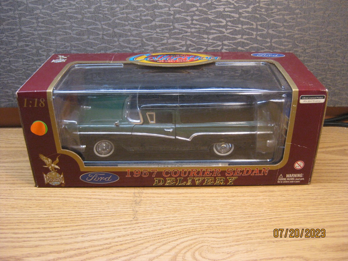1/18 1957 FORD COURIER SEDAN DELIVERY BLACK & GREEN BY YATMING