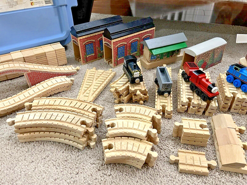 Thomas Train en bois lot de 100 pièces voie cliquée-clac complet en fourre-tout - Photo 13 sur 24