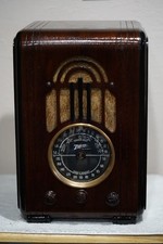 Zenith Mini Tombstone Tube radio model 5S-228