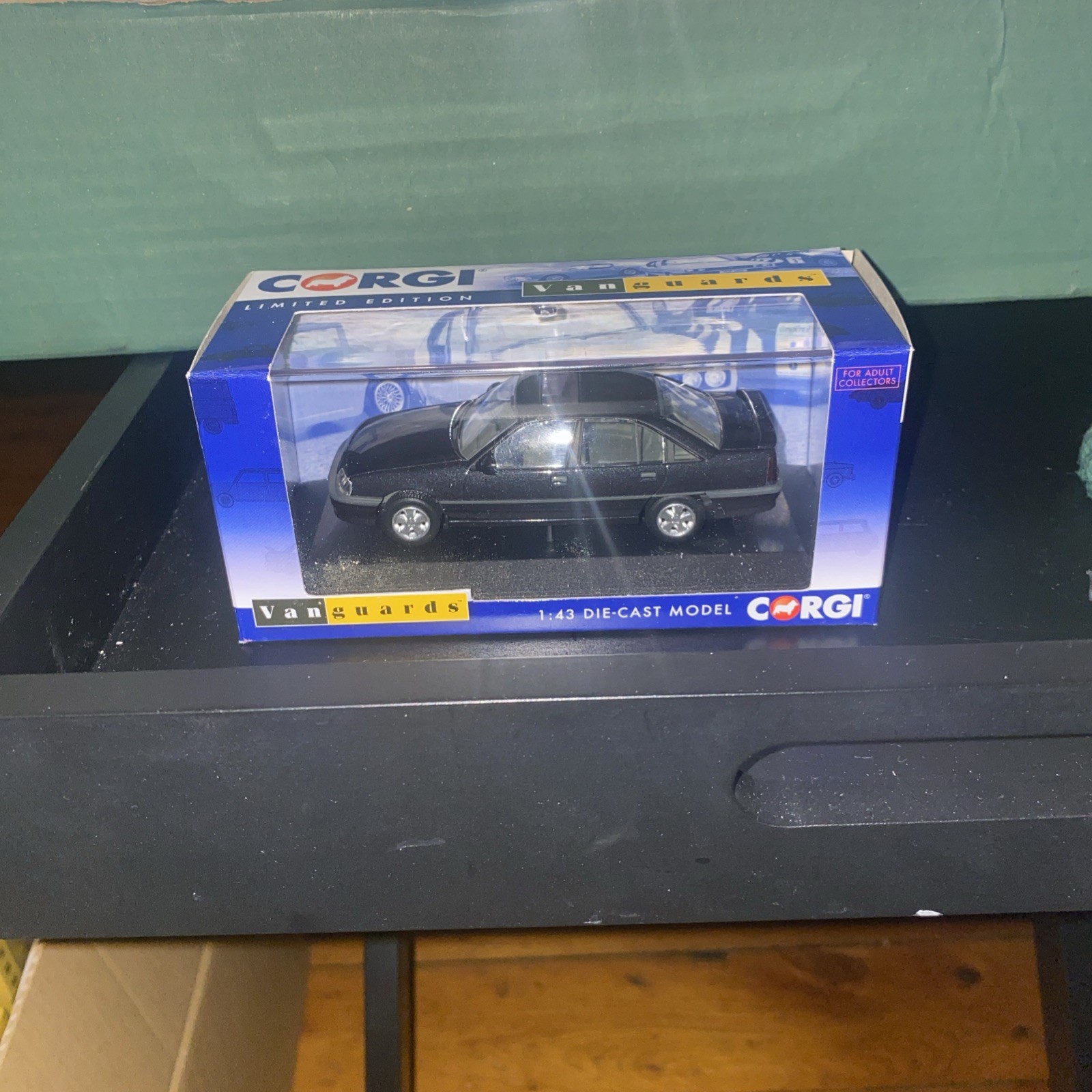 CORGI VA14004B OPEL OMEGA MODEL CAR SCHWARZ 1:43 VANGUARDS VAUXHALL CARLTON K8