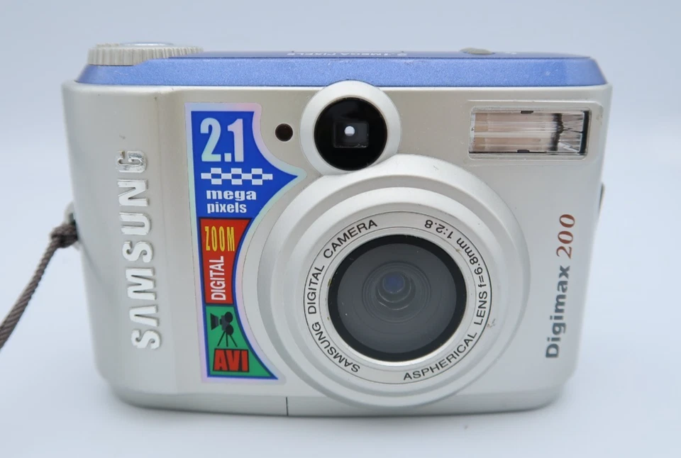 Samsung Digital Camera Digimax 200 2.1 Mega Pixels Vintage Y2K-era Collectable - Image 2 of 4