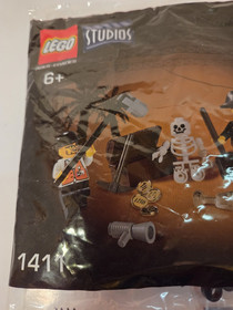 LEGO 1411 Studios: Pirates  & Skeleton Treasure Hunt  ages 6+ New in Polybag