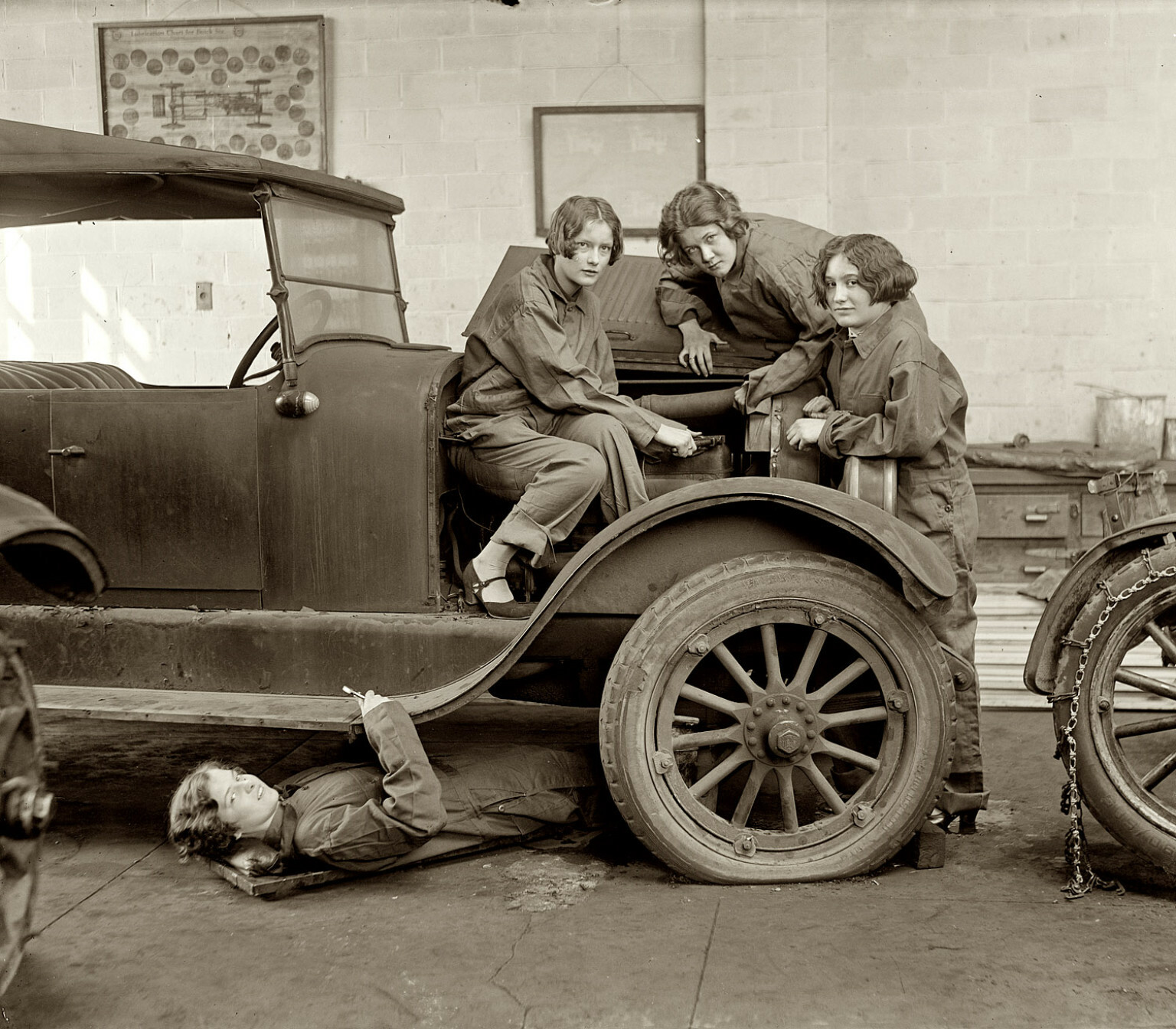 1927 Vintage Car Body 8x10 Black and White Photo Print