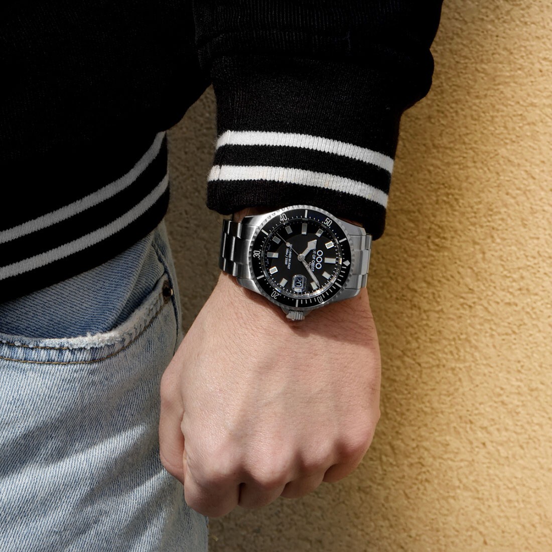 Montre Homme Out Of Order Casanova - Cadran Noir/gris - Boîtier Acier 44mm - Quartz Suisse - Étanche 100m - Neuf
