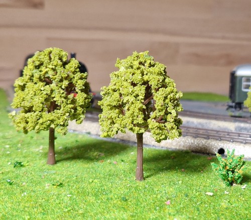 20 Dark Yellow Green Deciduous Trees, 75 mm Tall - Picture 7 of 18