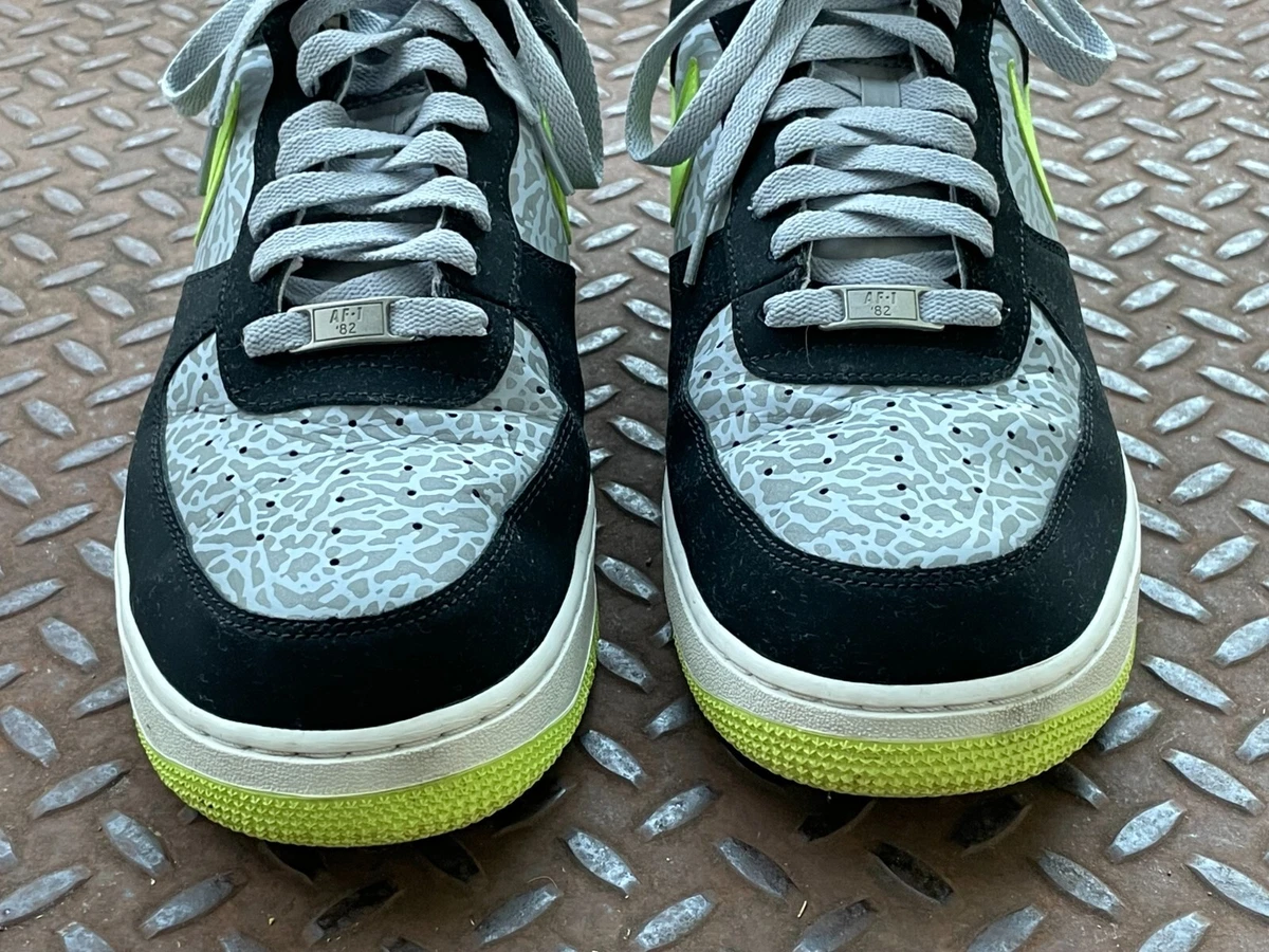 Nike grey deals colour shoes