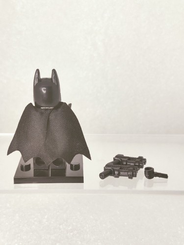 Lego DC BATMAN Minifigure Black Batsuit W/ Batarangs Custom Lego Movie - Picture 2 of 2
