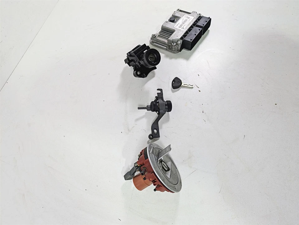 2009 宝马 R1200GS K255 Adv Cdi 点火开关钥匙锁套装 - 阅读 13618521661 — 第 2/4 张图片