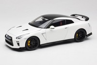 M83518 Nissan GT-R R35 Track Edition Nismo Pearl White Motorhelix 1:18