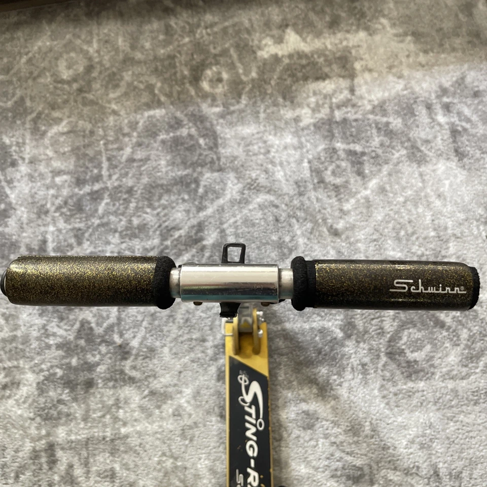 Scooter plegable Schwinn Sting-Ray de colección modelo #121273 usado Foto 4 de 4