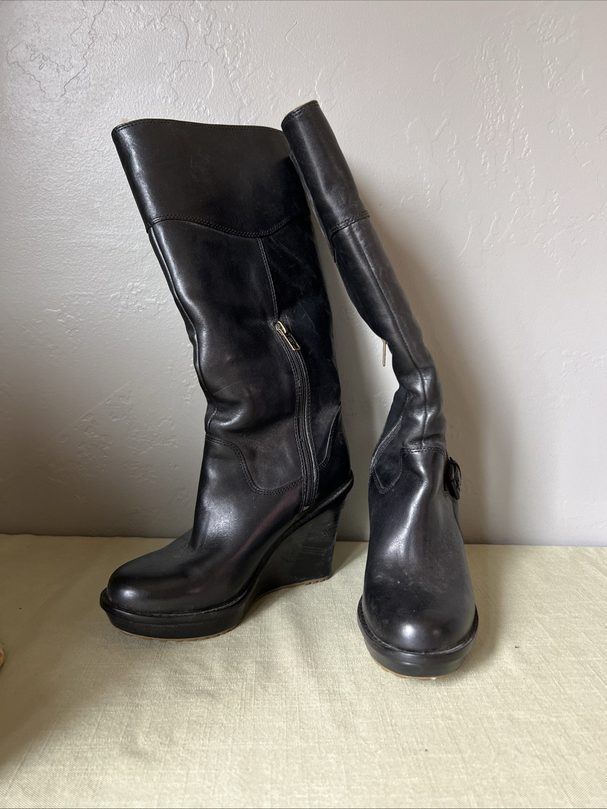 Ugg Classic Women Boots Cozy Comfortable Winter Footwear