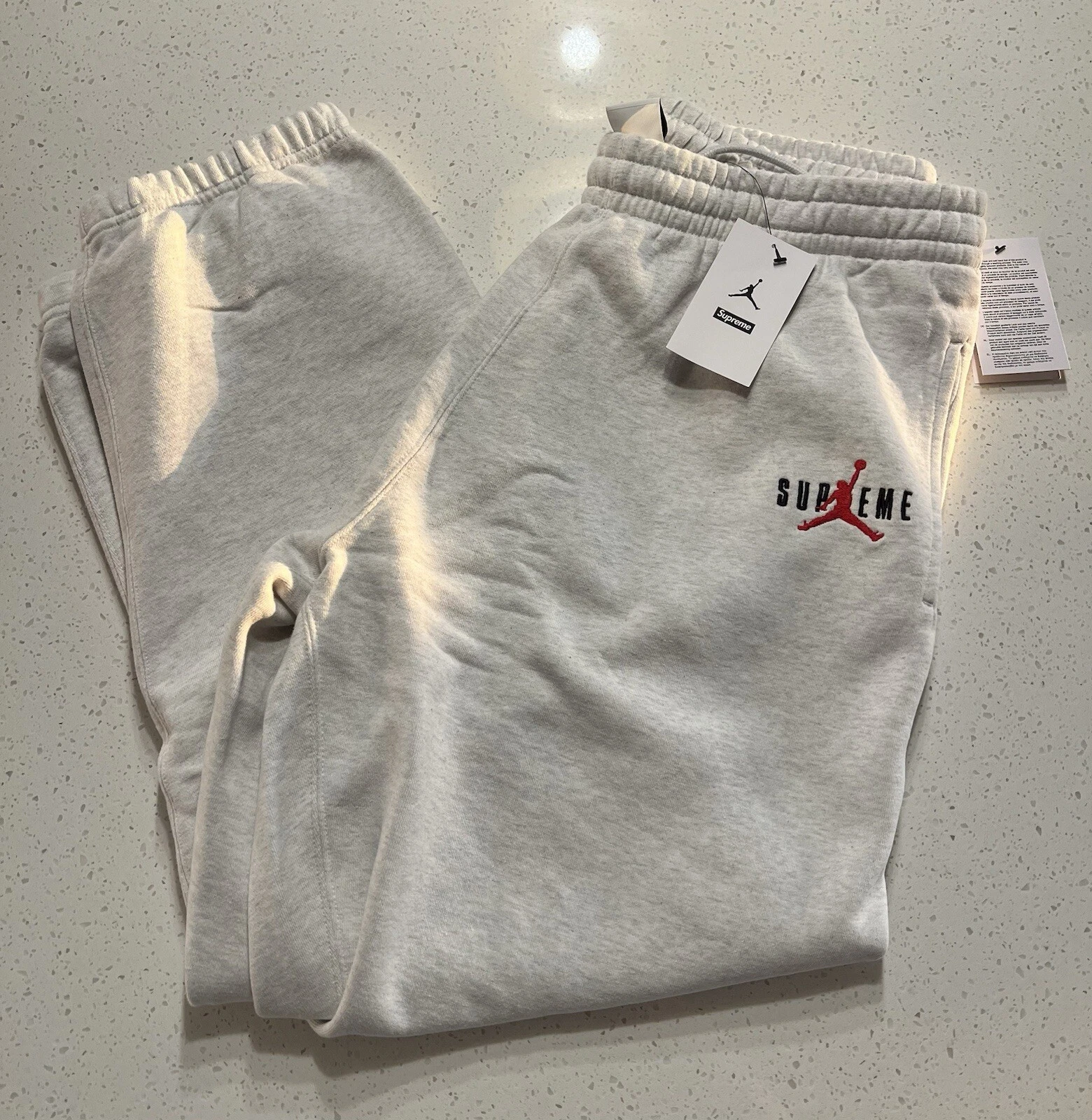 SUPREME JORDAN SWEATPANT (LARGE) (gris bruyère/blanc) FW24