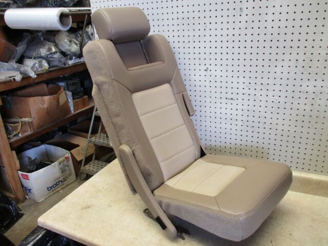 03 to 06 Ford Expedition Rear Middle Second Row Seat with Headrest Ford Expedition 2nd Row Middle Seat