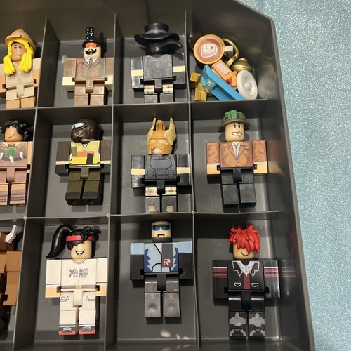Rare Roblox Action Figures & Accessories Collectors Carry Case 40 Figures - Picture 5 of 8