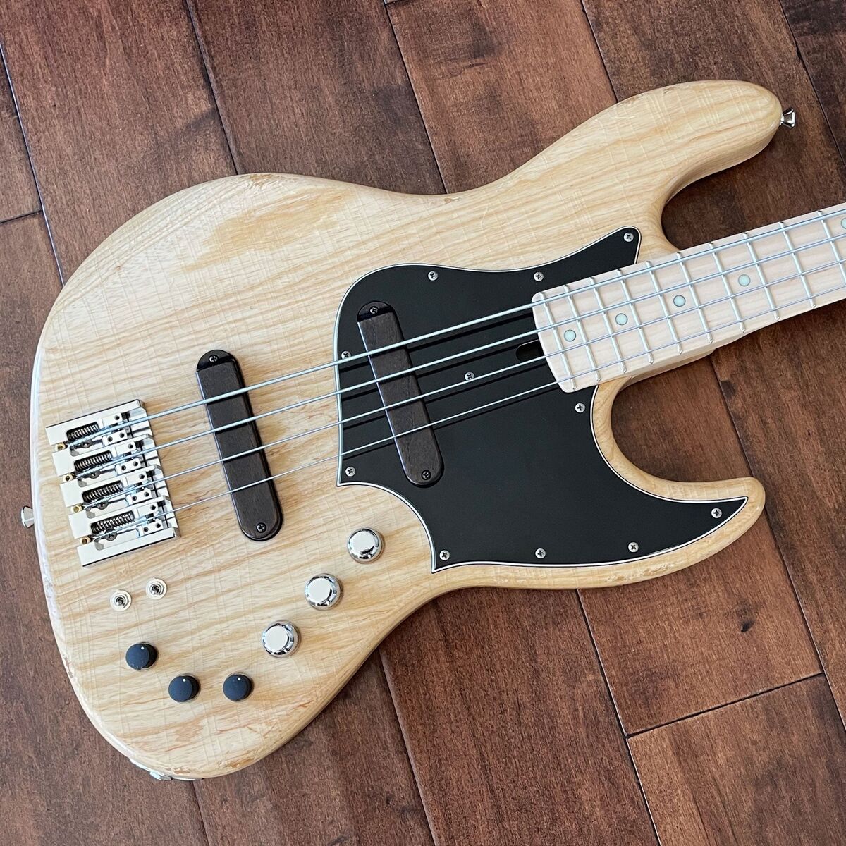 Xotic XJ Jazz-Style 4-String Bass Guitar Natural Aged Finish Maple Neck 2485 Xotic XJ Jazz-Style 4-String Bass Guitar Natural Aged Finish Maple Neck 2485