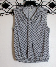 Max Studio Women's Knit Top Size M Sleeveless Multicolored Floral V Neck