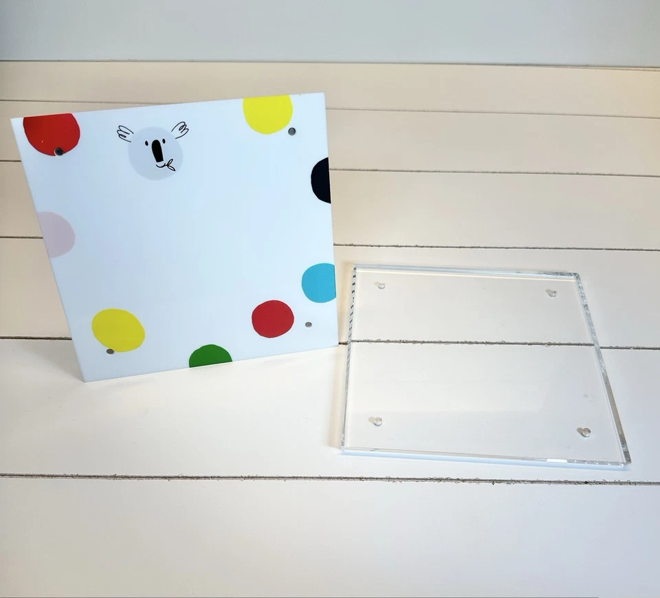 Marco de fotos acrílico magnético Kate Spade New York 6” x 6” lunares koala Foto 2 de 4