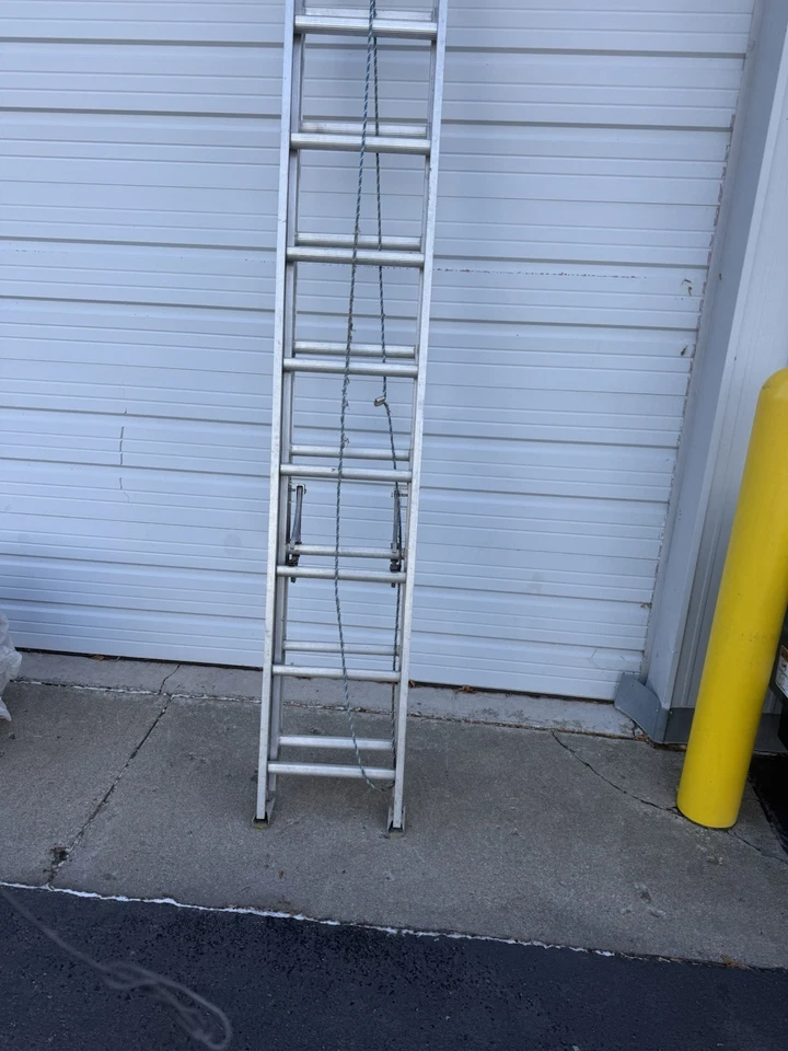 Werner D1220-2 20ft Aluminum Extension Ladder 225 lb Type II Duty Rating Used - Image 3 of 4