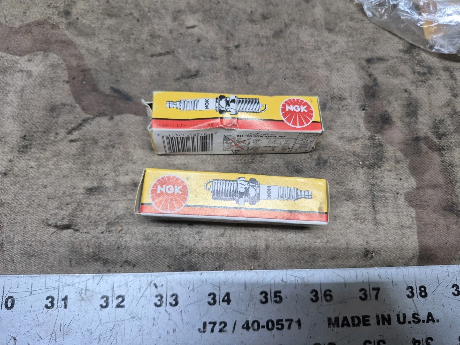 2 Spark Plug NGK 2411 / 5422 - B8ES - Equivalent to F8TC