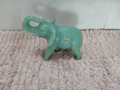 Elefant. Aventurin. Jade. Dekoration. Glücksbringer.