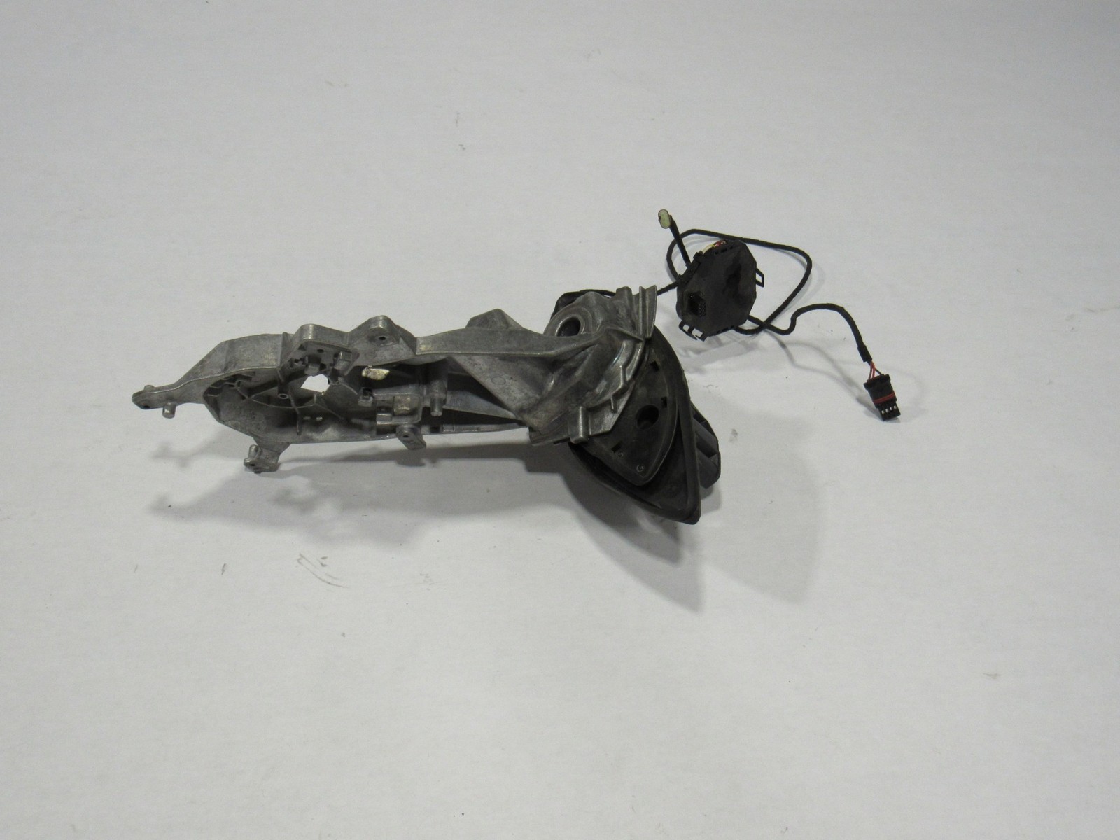 14-20 BMW I8 2015 Front Left Exterior Mirror Base Bracket Mount ;:M