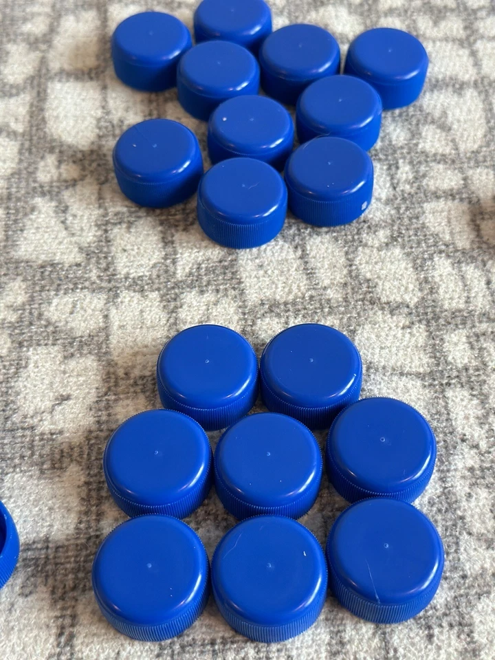 80 tampas de garrafa de plástico tampas tampos projetos de arte artesanato cor azul upcycle Fiji Wate - Imagem 4 de 4