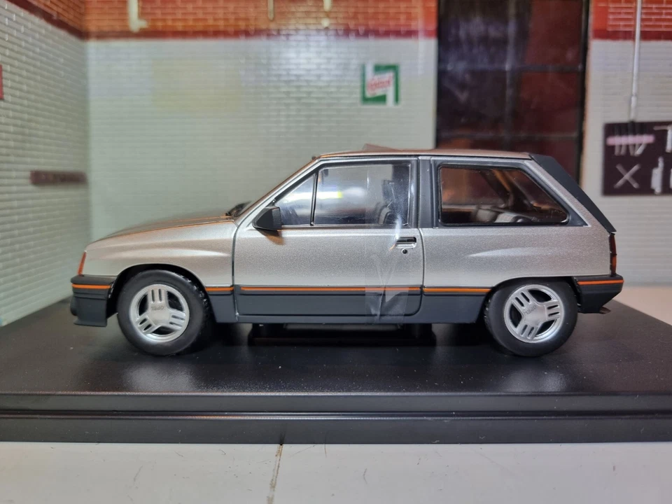 Vauxhall Nova Opel Corsa Silver 1989 1.3 SR S83 Scale Model 1:24 Diecast Car - Image 2 of 4