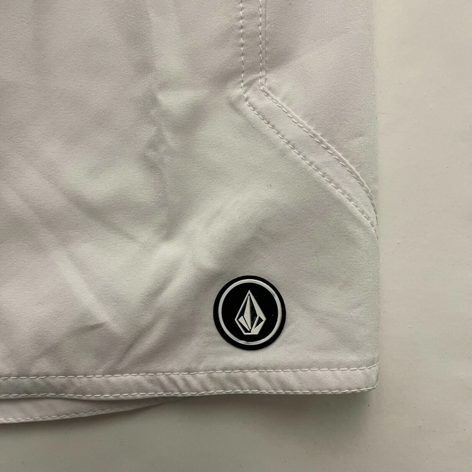 NWT Volcom Women's Size 1 Simply Solid 11" Boardshorts White Swim Shorts - Image 2 of 4