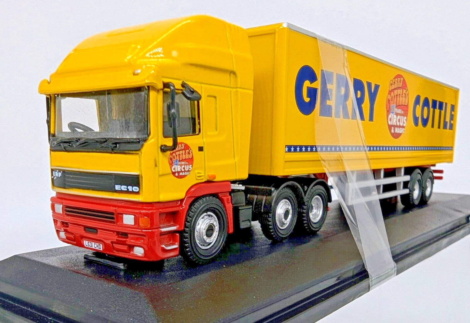 Oxford Diecast ERF EC with Box Trailer Gerry Cottle's Circus 76EC004