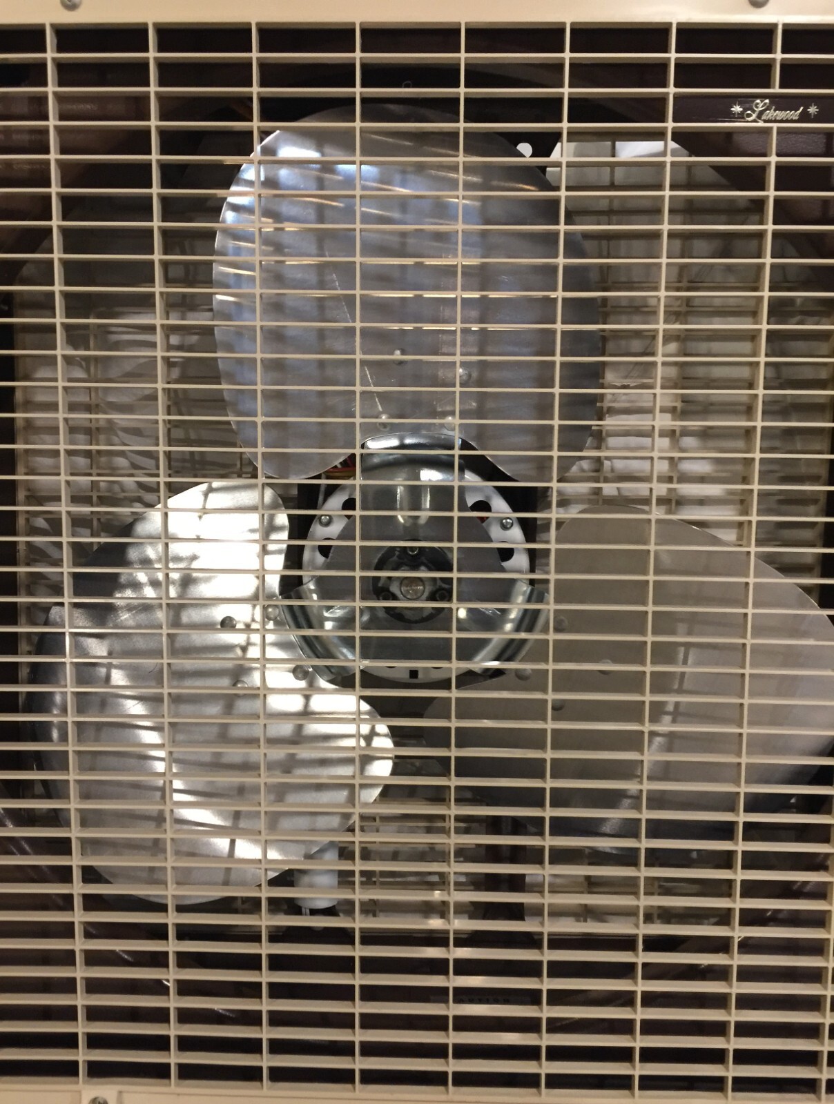 Vintage Lakewood 3 Speed Thermo Control Box Fan Metal Blades Reversible