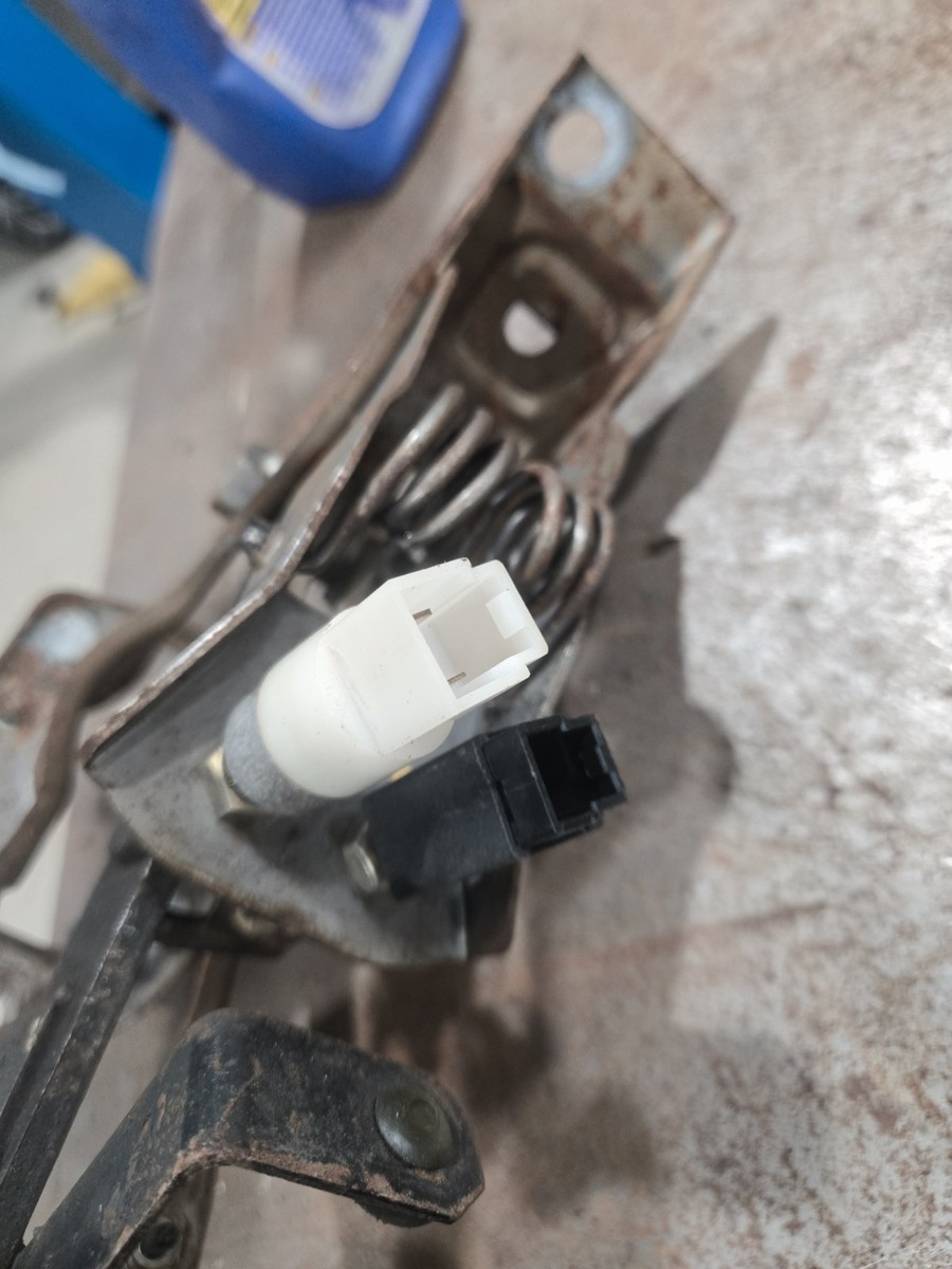 くらすぺ Amazon.com: A-Premium Disc Brake Caliper Assembly Compatible with