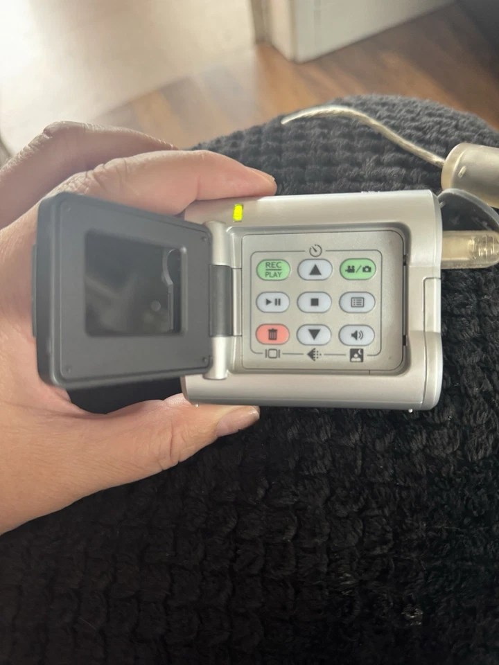 Mustek DV3000 Mini Digital Video Camera Multifunctional Camcorder - Image 4 of 4