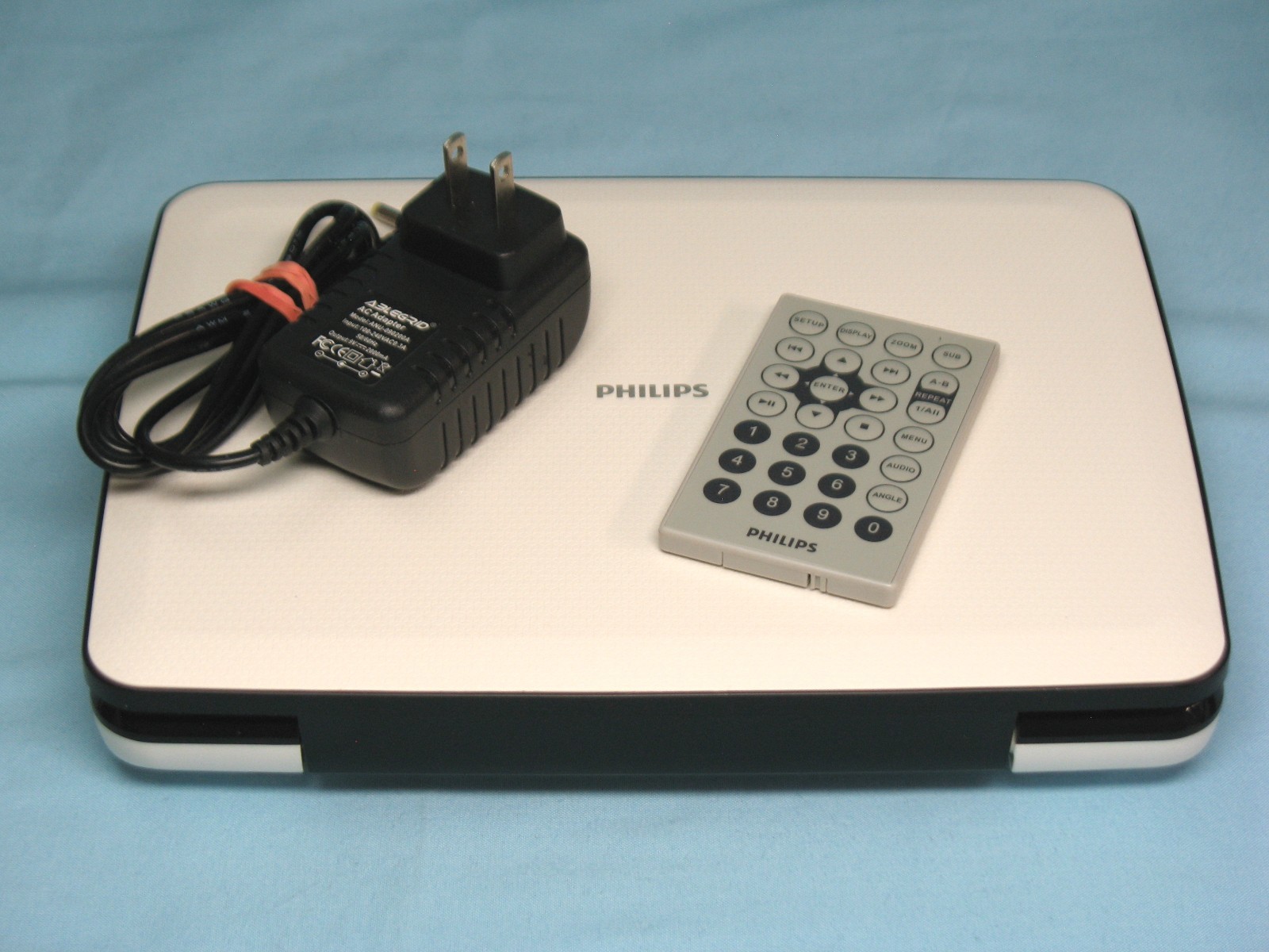 PHILIPS # PD9000/37 ~ 9 PORTABLE DVD PLAYER ~ with REMOTE & AC POWER SUPPLY. Available Now for $42.95