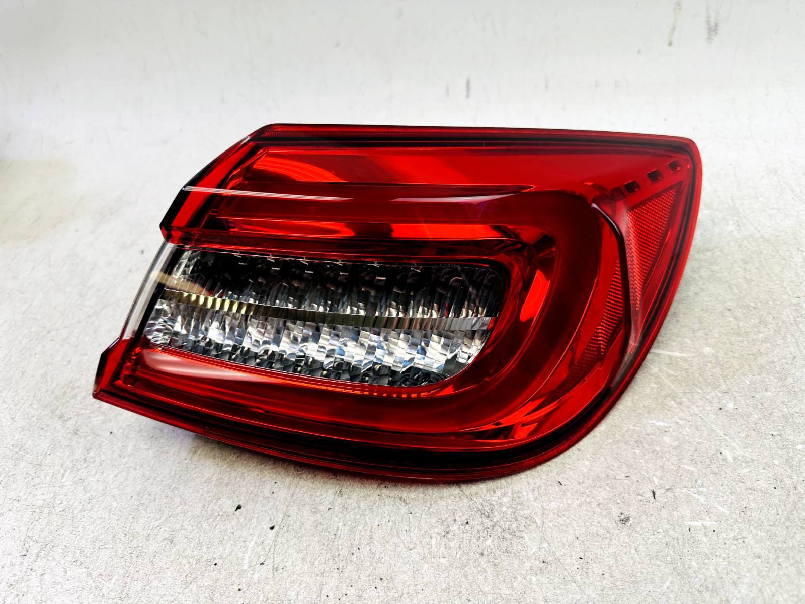 2014 2015 2016 2017 2019 2020 2021 Maserati Quattroporte Tail Light RH OEM LED