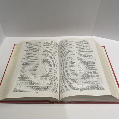 New Oxford Annotated Bible with Apocrypha (RSV) 1973 , An Ecumenical Study Bible - Picture 10 of 10