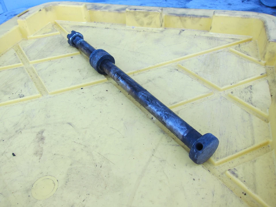 1980 Suzuki GN400T OEM RODA DIANTEIRA ARO EIXO PIVÔ PARAFUSO - Imagem 3 de 4