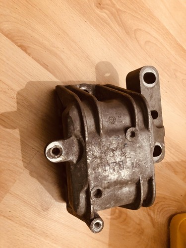 Original VW Passat 3C Motor / Getriebe Lager Halter Lagerbock 1K0199262