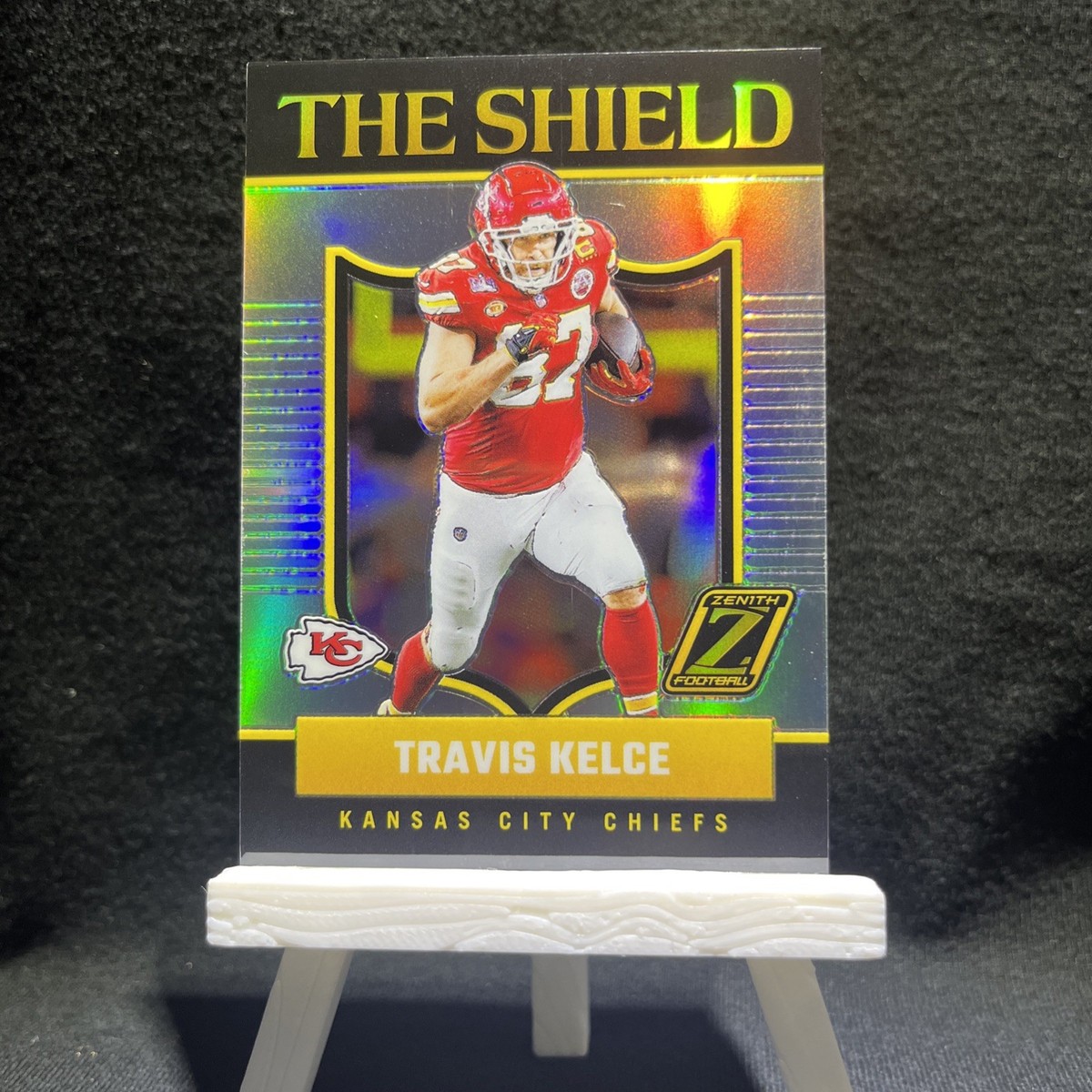 TRAVIS KELCE 2024 Zenith Football - The Shield Case Hit Prizm