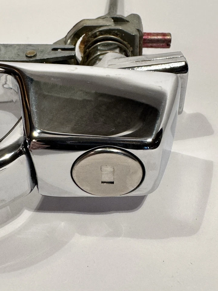 НОВАЯ (НОВАЯ ИЗ СТАРЫХ ЗАПАСОВ) РУЧКА ПЕРЕДНЕЙ ДВЕРИ С КЛЮЧОМ W116 MERCEDES 300SD 450SE 450SEL 280S 280SE - Изображение 4 из 4