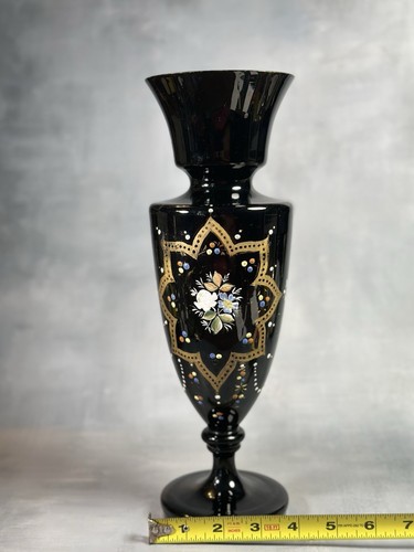 Victorian Gothic Purple Amethyst Vase w/flowers & Enameled Accents - Picture 13 of 13
