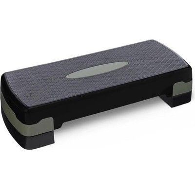 Amazon Basics Aerobic Steppbrett, Verstellbarer Workout Stepper Zuhause, 68cm