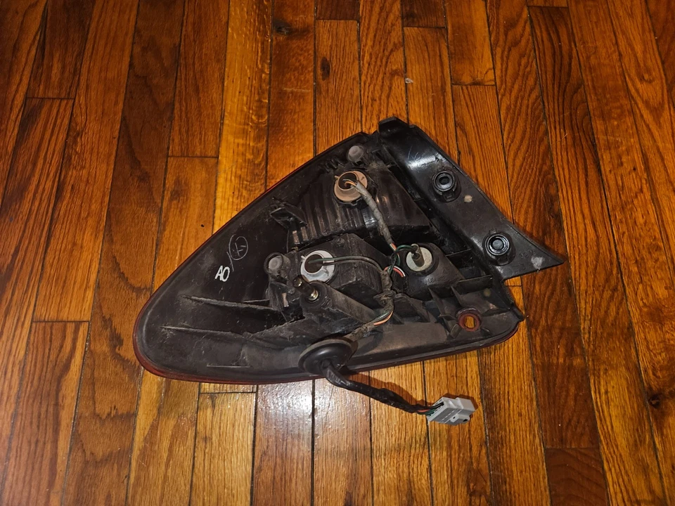 Luz trasera lateral derecha para pasajero Honda Insight 2000-2006, fabricante de equipos originales Foto 3 de 3