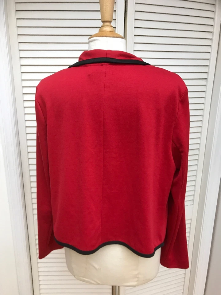 Jaqueta aberta drapeada New Direction, PXL, vermelha aparada em preto, nova com etiquetas $58 - Imagem 2 de 2