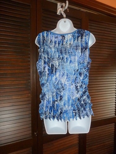 NOTATIONS Blusa Top con Volantes Verticales Azul y Blanco, Sin Mangas, Forrada, Talla S - Imagen 8 de 11