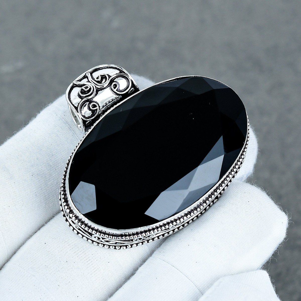 Black spinel Gemstone Vintage Design Silver Pendant Jewelry