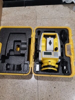 Used Second Hand SOUTH NTＳ332R4 TOTAL STATION English system