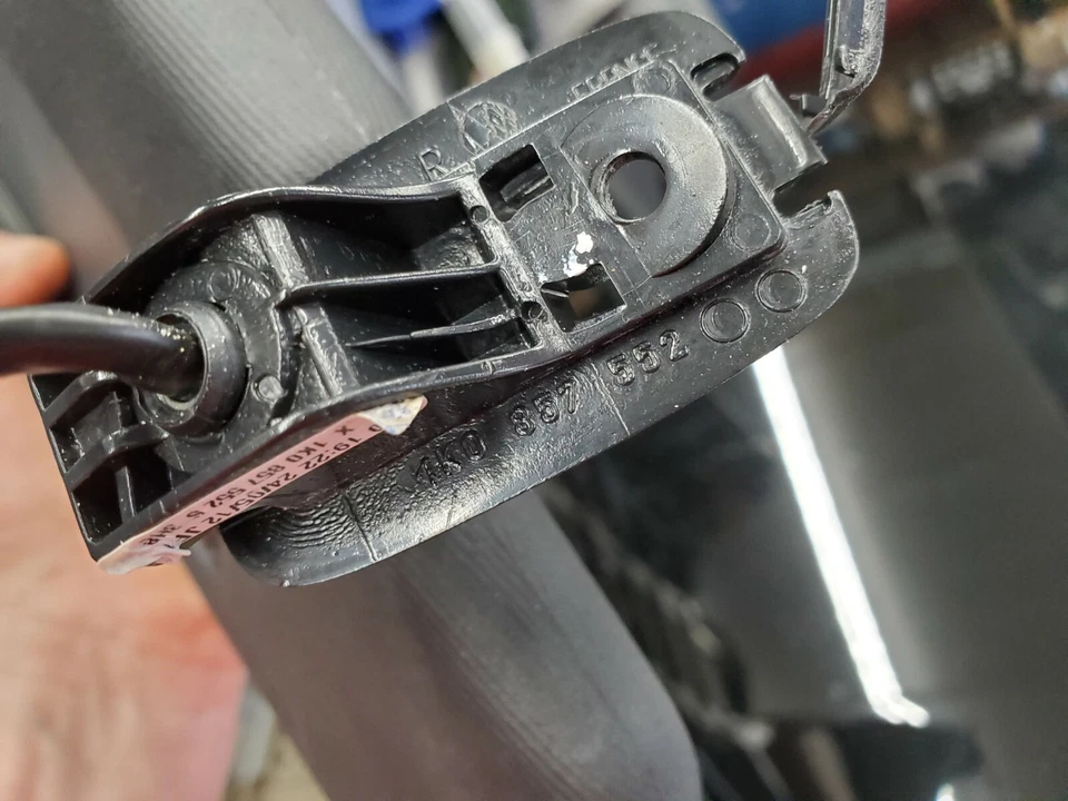 VW GTI 2011 parasol 2 parasoles. COLOR NEGRO.NÚMEROS DE PIEZA: 1KO857551, 1K0857552 Foto 3 de 4