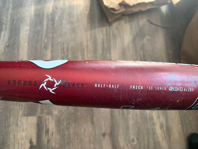 Batte DeMarini Voodoo Black VDB11 – 32 Pouces / 29 Oz, Manche Composite, Alliage SC4